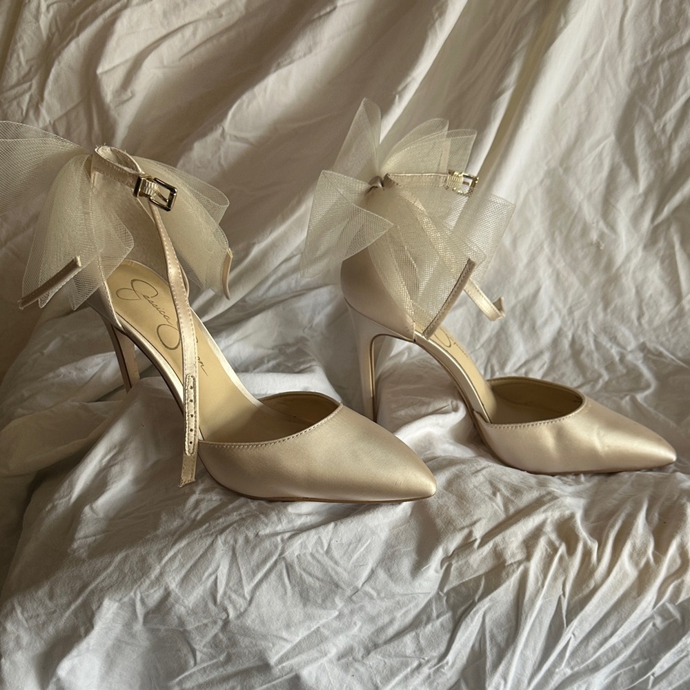 Jessica Simpson Cream Heels with Tulle Bow